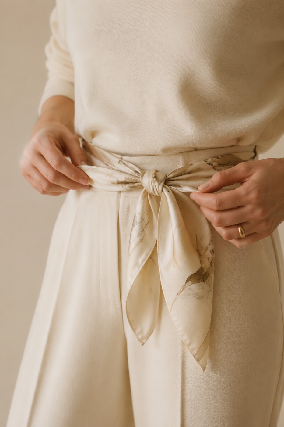 The waist tie / belt — a silk square styled as described